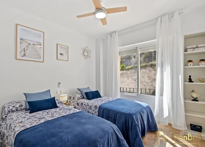 Cerca De La Playa En Lagunas De Mijas *