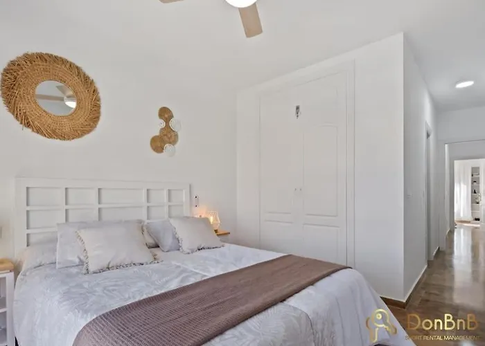 Cerca De La Playa En Lagunas De Mijas